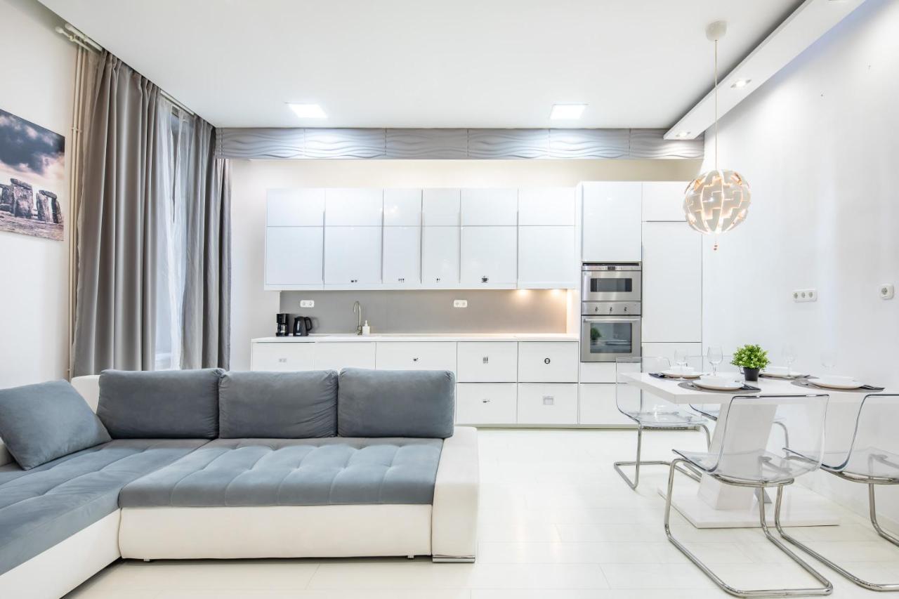 Cozy & Central Apartment With 2-Bedroom Boedapest Buitenkant foto