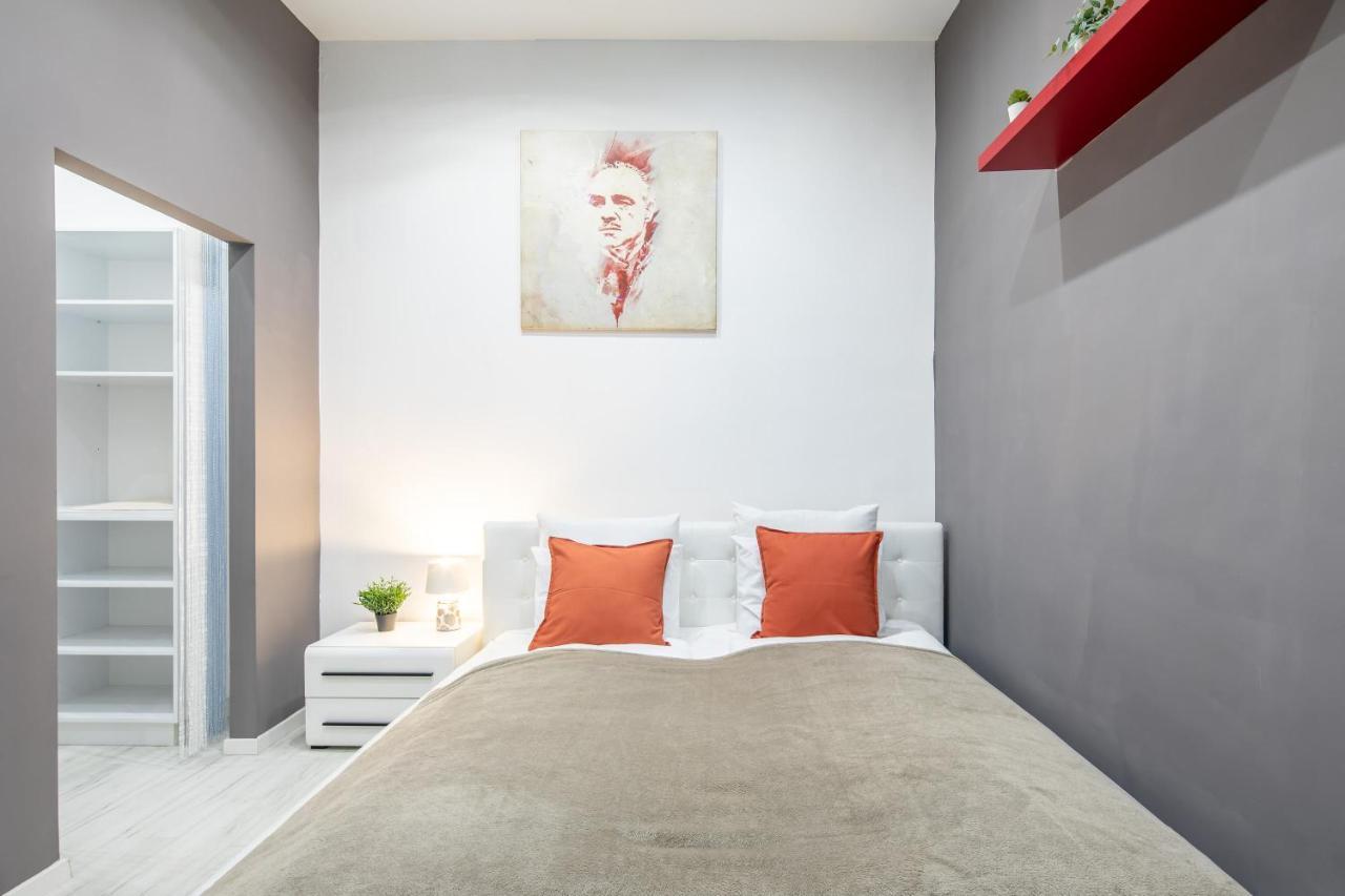 Cozy & Central Apartment With 2-Bedroom Boedapest Buitenkant foto