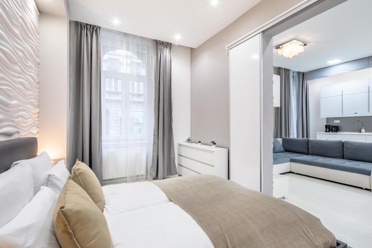 Cozy & Central Apartment With 2-Bedroom Boedapest Buitenkant foto