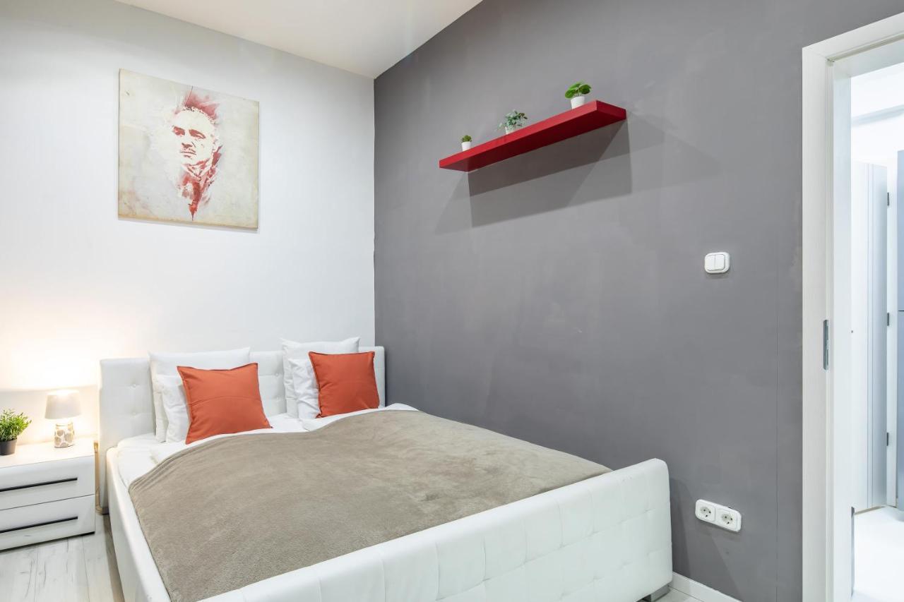 Cozy & Central Apartment With 2-Bedroom Boedapest Buitenkant foto
