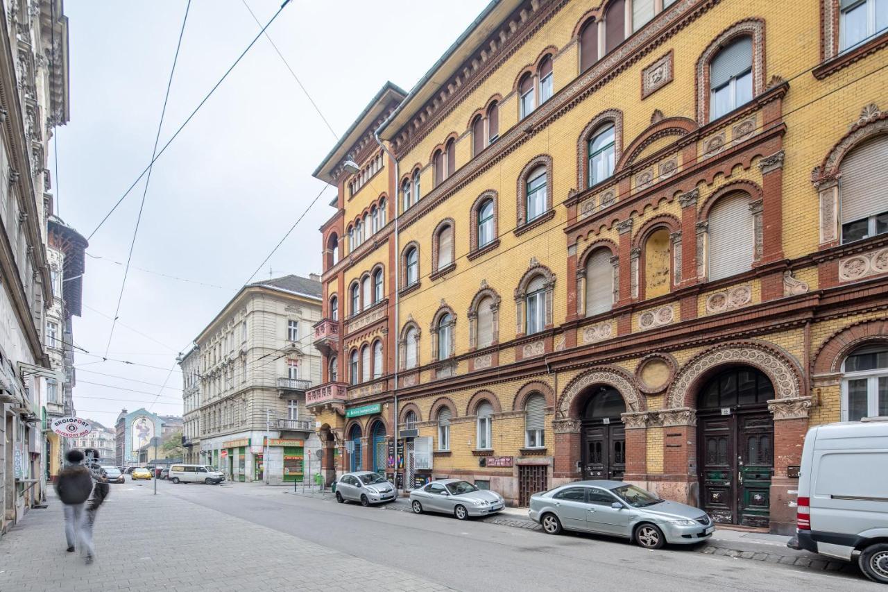 Cozy & Central Apartment With 2-Bedroom Boedapest Buitenkant foto